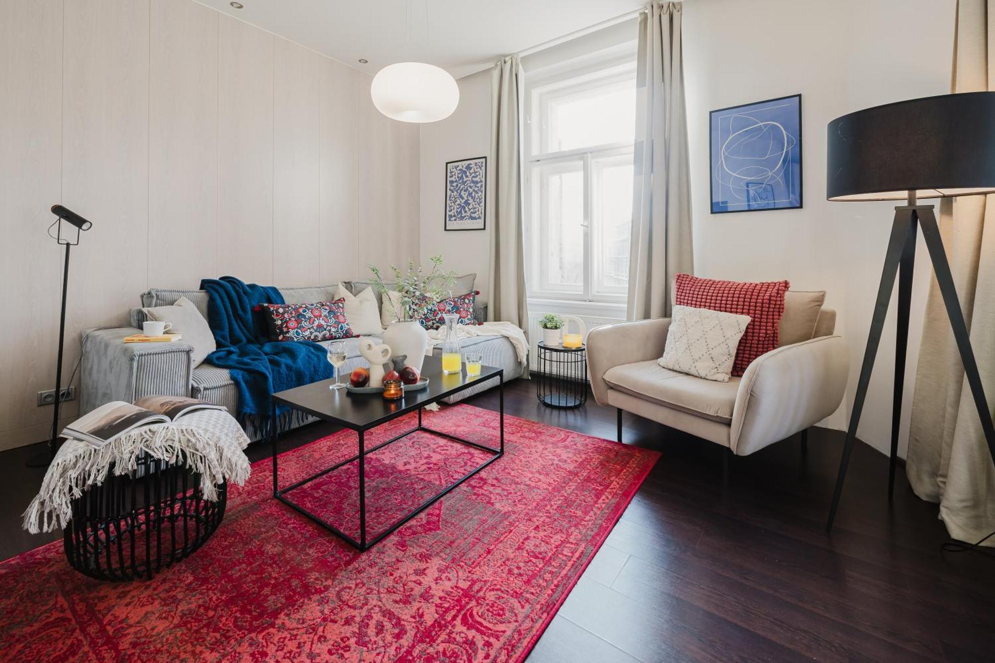 Days - Stylish - Netflix - Hip District Prag