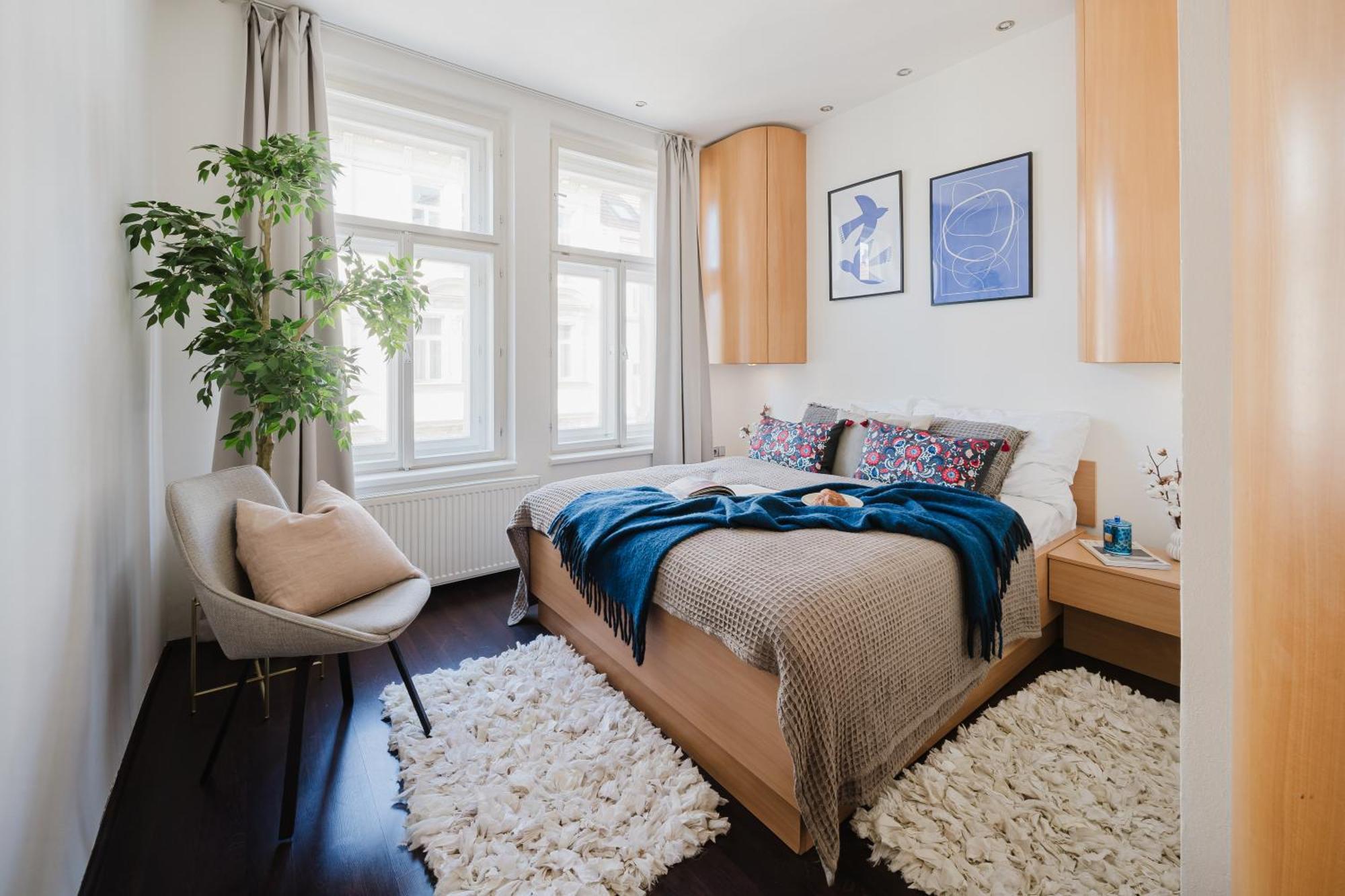 Days - Stylish - Netflix - Hip District Prag