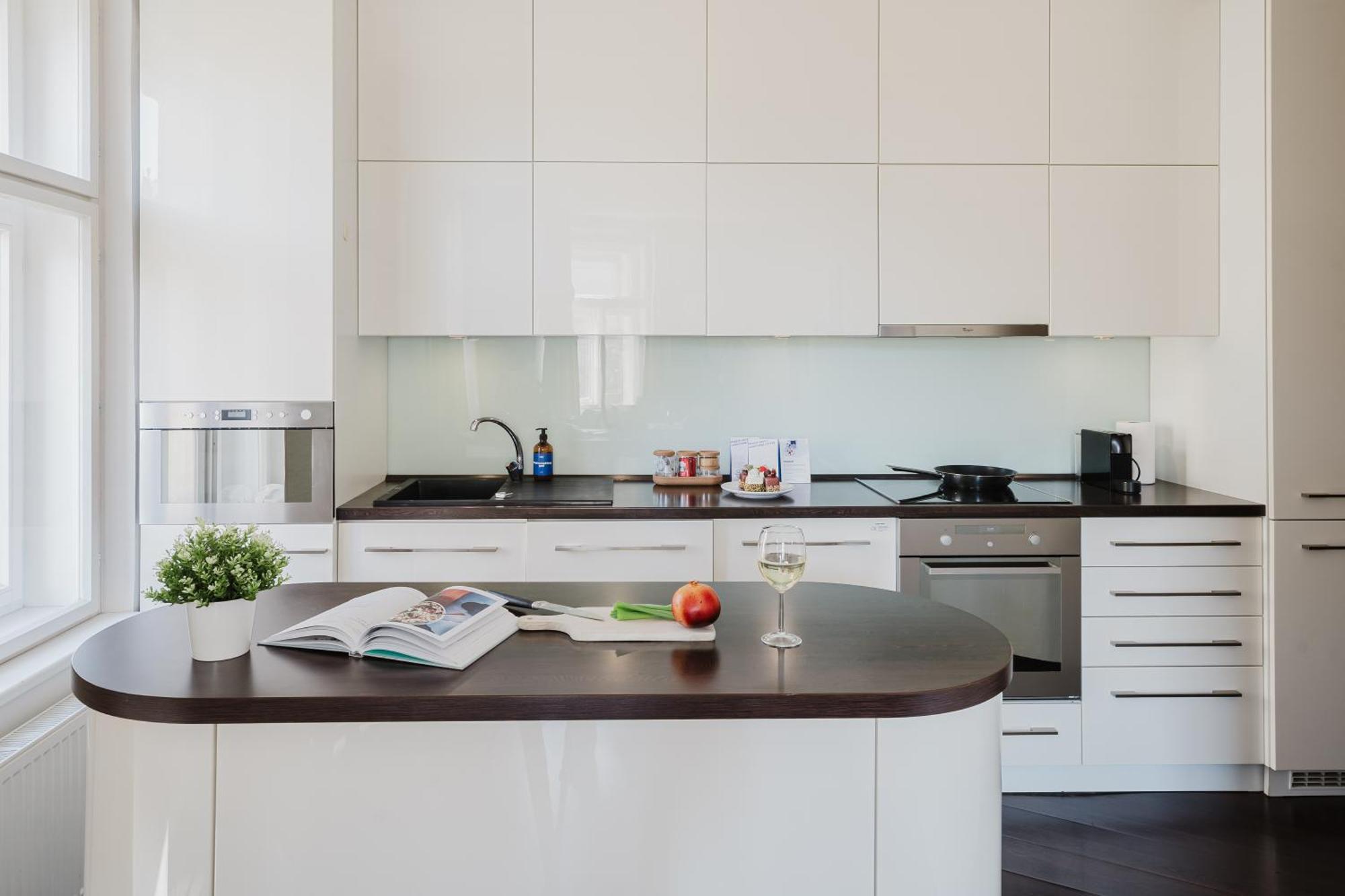 Days - Stylish - Netflix - Hip District Apartment Prag